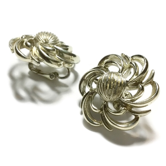 Vintage Signed Coro Swirl Clip Earrings - Picture 2 of 3